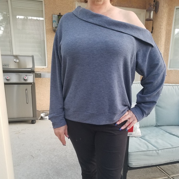 Jennifer Lopez Tops - Jennifer Lopez sweat top